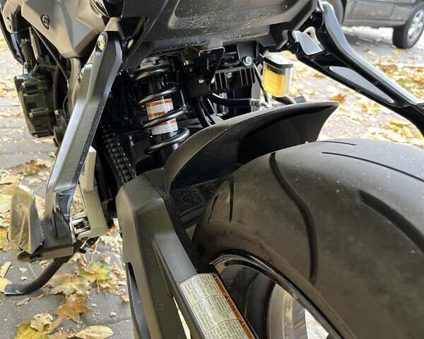 Чорний Сузукі GSR 750, об'ємом двигуна 0.75 л та пробігом 17 тис. км за 8500 $, фото 4 на Automoto.ua