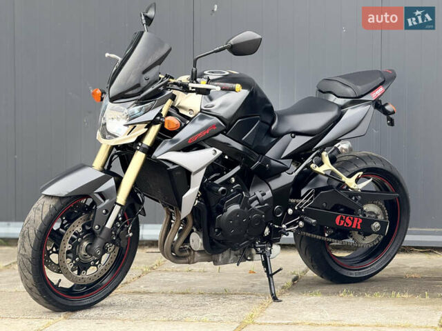 Сузуки GSR 750, объемом двигателя 0.75 л и пробегом 18 тыс. км за 7300 $, фото 1 на Automoto.ua