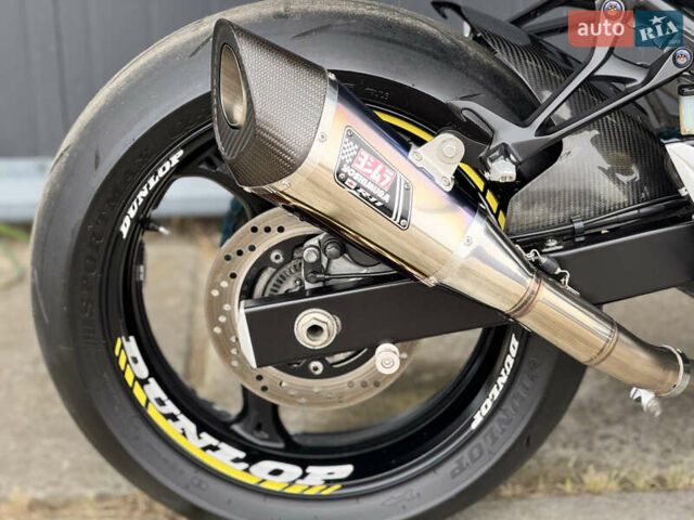 Сузуки GSR 750, объемом двигателя 0.75 л и пробегом 14 тыс. км за 7600 $, фото 7 на Automoto.ua
