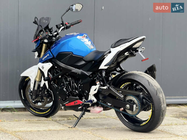 Сузуки GSR 750, объемом двигателя 0.75 л и пробегом 14 тыс. км за 7600 $, фото 5 на Automoto.ua