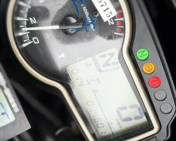 Сузуки GSR 750, объемом двигателя 0.75 л и пробегом 14 тыс. км за 7600 $, фото 13 на Automoto.ua