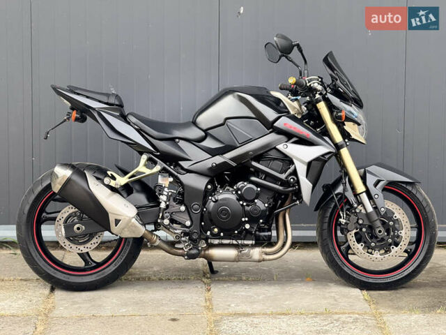 Сузуки GSR 750, объемом двигателя 0.75 л и пробегом 18 тыс. км за 7300 $, фото 2 на Automoto.ua