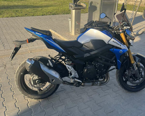 Сузуки GSR 750, объемом двигателя 0.75 л и пробегом 29 тыс. км за 7000 $, фото 9 на Automoto.ua