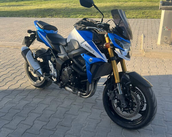 Сузуки GSR 750, объемом двигателя 0.75 л и пробегом 29 тыс. км за 7000 $, фото 7 на Automoto.ua