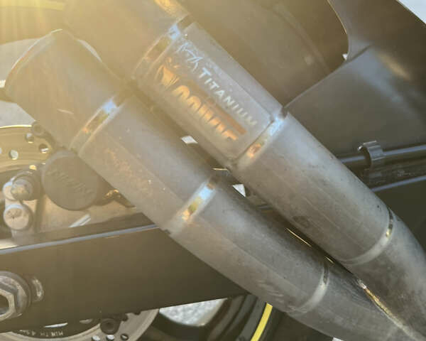 Желтый Сузуки GSR 750, объемом двигателя 0.75 л и пробегом 32 тыс. км за 7200 $, фото 5 на Automoto.ua