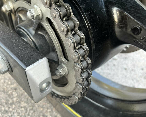 Желтый Сузуки GSR 750, объемом двигателя 0.75 л и пробегом 32 тыс. км за 7200 $, фото 7 на Automoto.ua