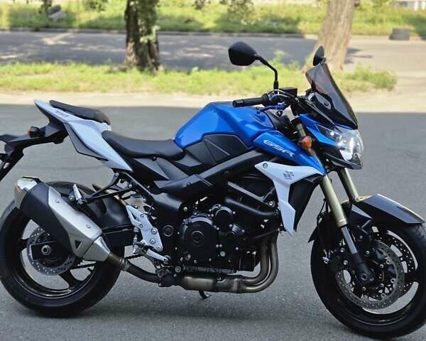 Синий Сузуки GSR 750, объемом двигателя 0 л и пробегом 22 тыс. км за 7300 $, фото 1 на Automoto.ua