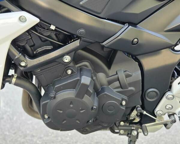 Синий Сузуки GSR 750, объемом двигателя 0 л и пробегом 22 тыс. км за 7300 $, фото 9 на Automoto.ua