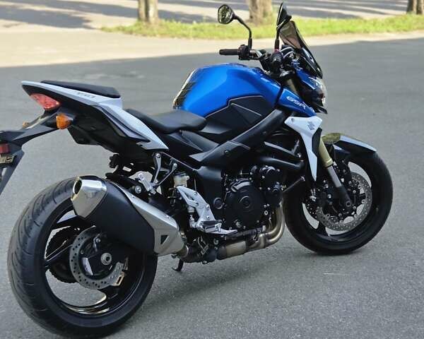 Синий Сузуки GSR 750, объемом двигателя 0 л и пробегом 22 тыс. км за 7300 $, фото 6 на Automoto.ua