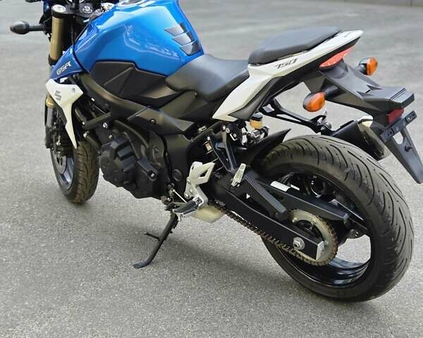 Синий Сузуки GSR 750, объемом двигателя 0 л и пробегом 22 тыс. км за 7300 $, фото 3 на Automoto.ua