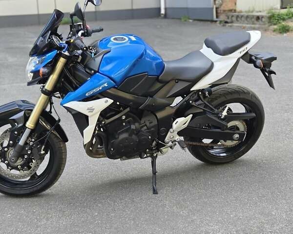 Синий Сузуки GSR 750, объемом двигателя 0 л и пробегом 22 тыс. км за 7300 $, фото 2 на Automoto.ua