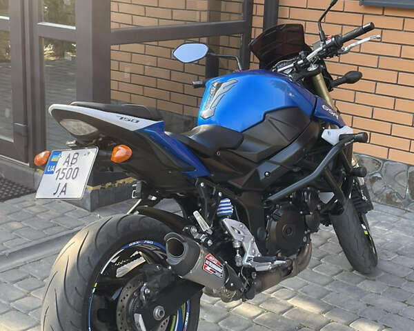 Синий Сузуки GSR 750, объемом двигателя 0.75 л и пробегом 37 тыс. км за 8999 $, фото 2 на Automoto.ua