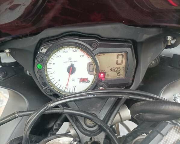 Синий Сузуки GSR 750, объемом двигателя 0 л и пробегом 37 тыс. км за 3500 $, фото 1 на Automoto.ua