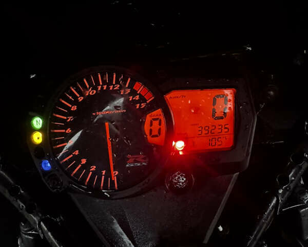 Сузуки GSX-R 1000, объемом двигателя 1 л и пробегом 40 тыс. км за 7500 $, фото 6 на Automoto.ua