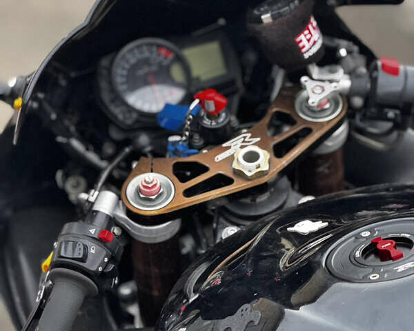 Сузуки GSX-R 1000, объемом двигателя 1 л и пробегом 40 тыс. км за 7500 $, фото 18 на Automoto.ua