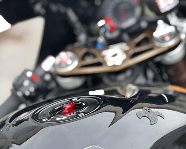 Сузуки GSX-R 1000, объемом двигателя 1 л и пробегом 40 тыс. км за 7500 $, фото 17 на Automoto.ua