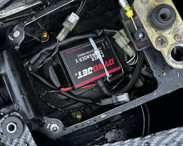 Сузуки GSX-R 1000, объемом двигателя 1 л и пробегом 40 тыс. км за 7500 $, фото 7 на Automoto.ua