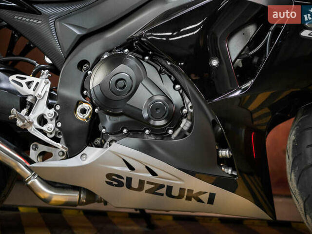 Сузуки GSX-R 1000, объемом двигателя 1 л и пробегом 1 тыс. км за 16000 $, фото 8 на Automoto.ua