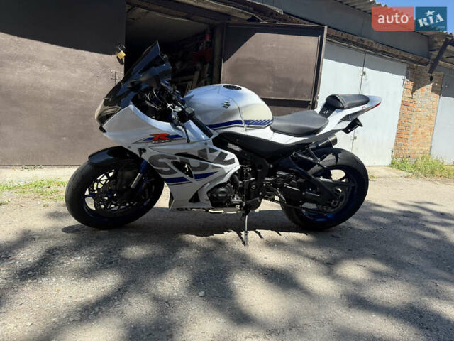 Сузуки GSX-R 1000, объемом двигателя 1 л и пробегом 11 тыс. км за 19500 $, фото 6 на Automoto.ua