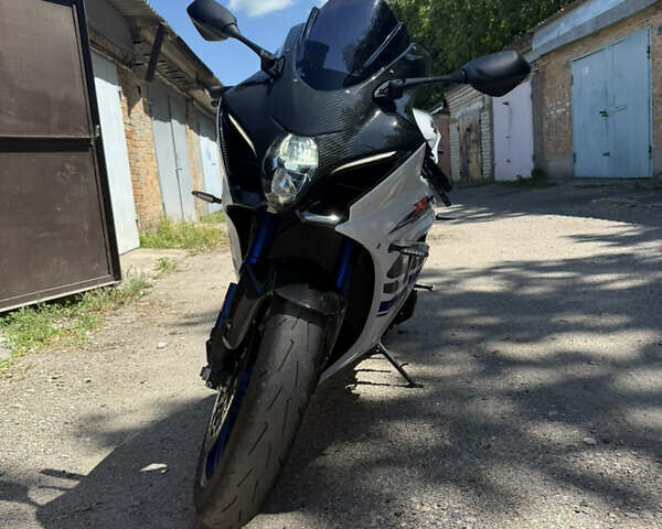 Сузуки GSX-R 1000, объемом двигателя 1 л и пробегом 11 тыс. км за 19500 $, фото 1 на Automoto.ua