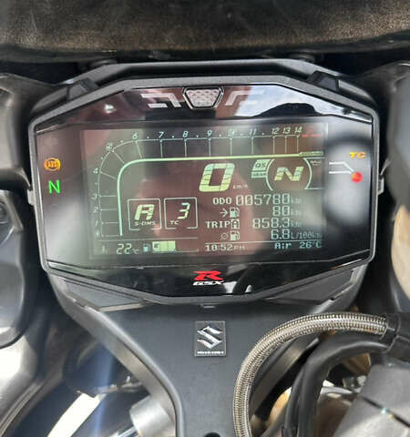 Серый Сузуки GSX-R 1000, объемом двигателя 1 л и пробегом 6 тыс. км за 18500 $, фото 7 на Automoto.ua