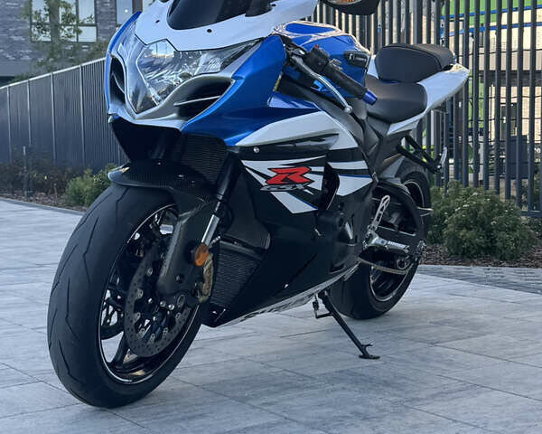 Синій Сузукі GSX-R 1000, об'ємом двигуна 1 л та пробігом 16 тис. км за 13300 $, фото 3 на Automoto.ua