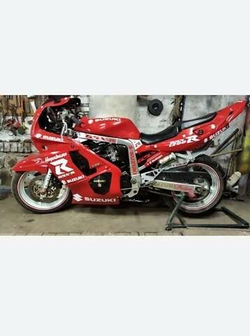 Красный Сузуки GSX-R 1100, объемом двигателя 1.1 л и пробегом 31 тыс. км за 2500 $, фото 1 на Automoto.ua