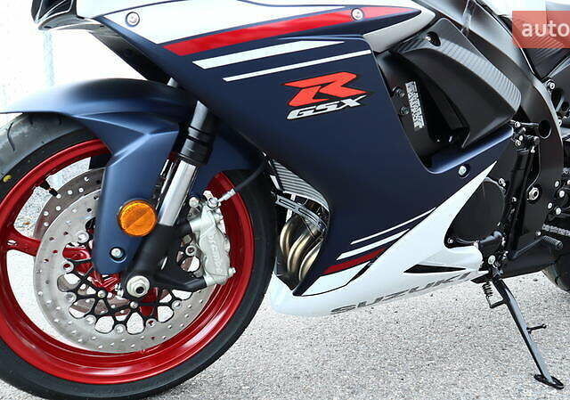Белый Сузуки GSX-R 600, объемом двигателя 0.6 л и пробегом 1 тыс. км за 14000 $, фото 6 на Automoto.ua