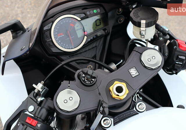 Белый Сузуки GSX-R 600, объемом двигателя 0.6 л и пробегом 1 тыс. км за 14000 $, фото 10 на Automoto.ua
