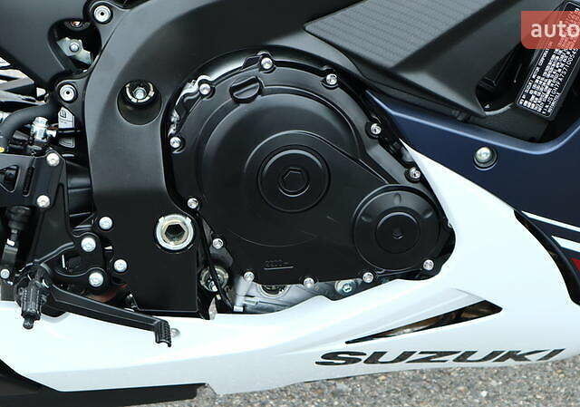 Белый Сузуки GSX-R 600, объемом двигателя 0.6 л и пробегом 1 тыс. км за 14000 $, фото 9 на Automoto.ua
