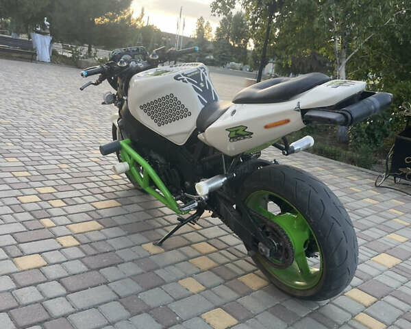 Белый Сузуки GSX-R 600, объемом двигателя 0.6 л и пробегом 51 тыс. км за 2350 $, фото 2 на Automoto.ua