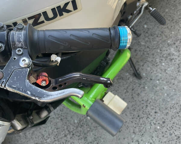 Белый Сузуки GSX-R 600, объемом двигателя 0.6 л и пробегом 51 тыс. км за 2350 $, фото 6 на Automoto.ua