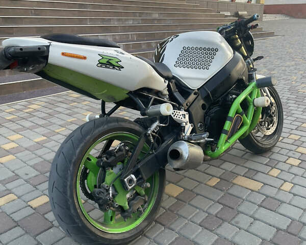 Белый Сузуки GSX-R 600, объемом двигателя 0.6 л и пробегом 51 тыс. км за 2350 $, фото 3 на Automoto.ua