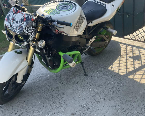 Белый Сузуки GSX-R 600, объемом двигателя 0.6 л и пробегом 51 тыс. км за 2350 $, фото 11 на Automoto.ua