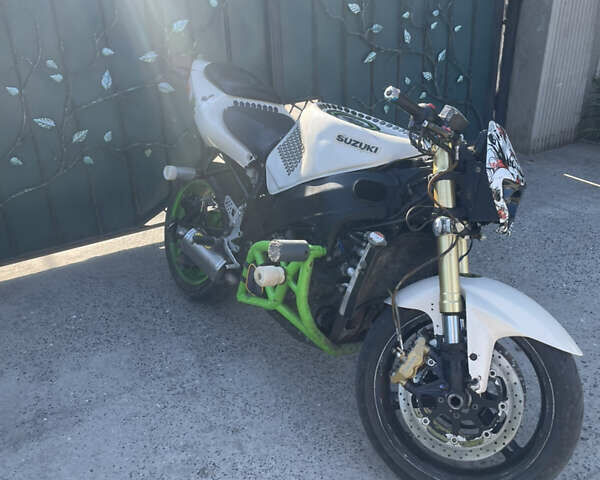 Белый Сузуки GSX-R 600, объемом двигателя 0.6 л и пробегом 51 тыс. км за 2350 $, фото 10 на Automoto.ua