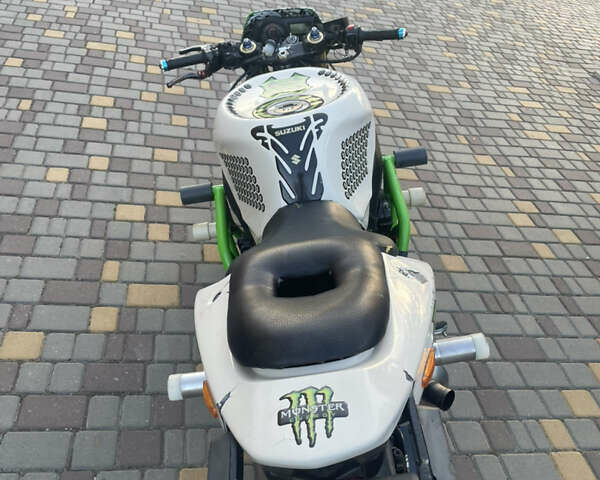 Белый Сузуки GSX-R 600, объемом двигателя 0.6 л и пробегом 51 тыс. км за 2350 $, фото 4 на Automoto.ua