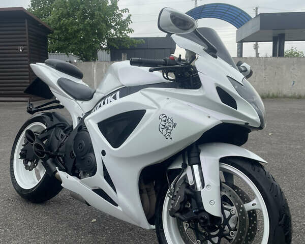 Білий Сузукі GSX-R 600, об'ємом двигуна 0 л та пробігом 43 тис. км за 6800 $, фото 2 на Automoto.ua