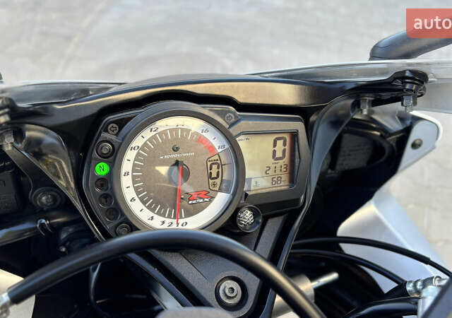 Белый Сузуки GSX-R 600, объемом двигателя 0.6 л и пробегом 25 тыс. км за 7999 $, фото 40 на Automoto.ua