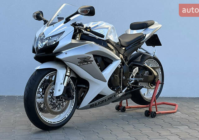 Белый Сузуки GSX-R 600, объемом двигателя 0.6 л и пробегом 25 тыс. км за 7999 $, фото 1 на Automoto.ua