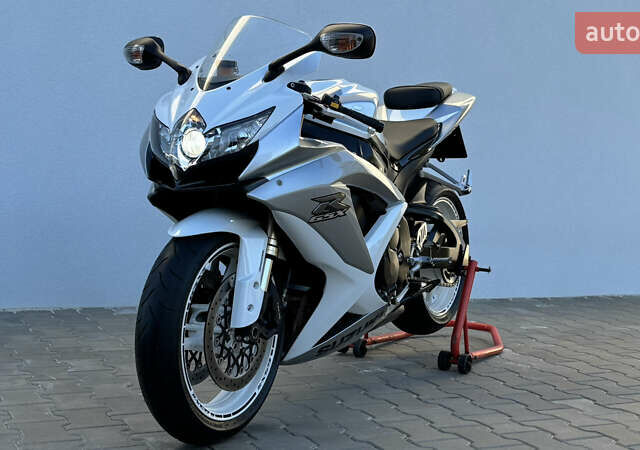 Белый Сузуки GSX-R 600, объемом двигателя 0.6 л и пробегом 25 тыс. км за 7999 $, фото 25 на Automoto.ua