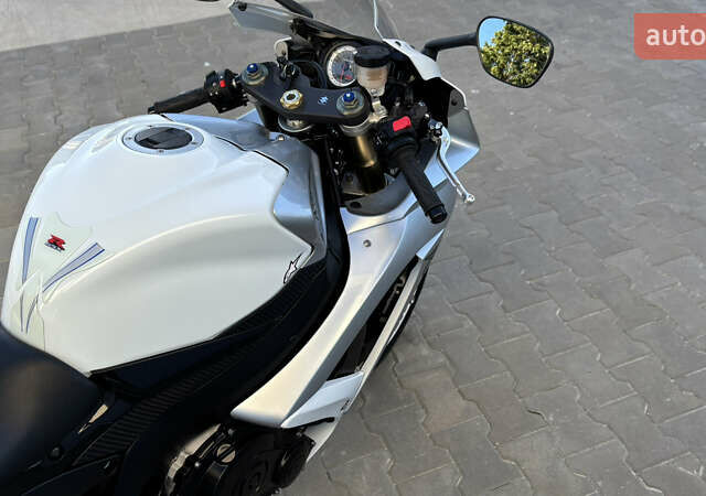 Белый Сузуки GSX-R 600, объемом двигателя 0.6 л и пробегом 25 тыс. км за 7999 $, фото 35 на Automoto.ua