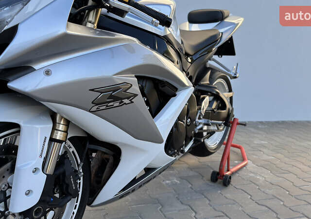 Белый Сузуки GSX-R 600, объемом двигателя 0.6 л и пробегом 25 тыс. км за 7999 $, фото 12 на Automoto.ua