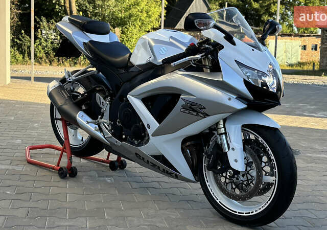 Белый Сузуки GSX-R 600, объемом двигателя 0.6 л и пробегом 25 тыс. км за 7999 $, фото 23 на Automoto.ua