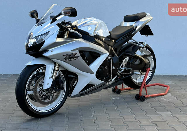 Белый Сузуки GSX-R 600, объемом двигателя 0.6 л и пробегом 25 тыс. км за 7999 $, фото 24 на Automoto.ua