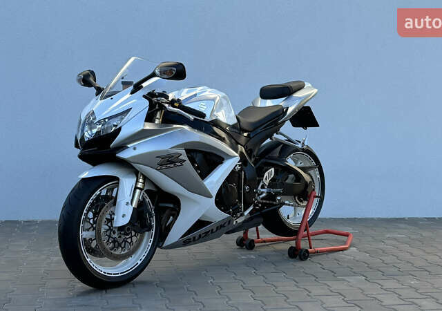 Белый Сузуки GSX-R 600, объемом двигателя 0.6 л и пробегом 25 тыс. км за 7999 $, фото 2 на Automoto.ua