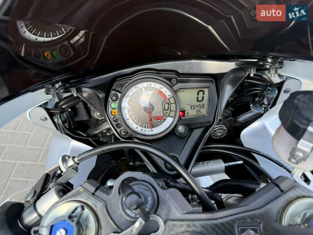 Белый Сузуки GSX-R 600, объемом двигателя 0.6 л и пробегом 35 тыс. км за 8200 $, фото 5 на Automoto.ua