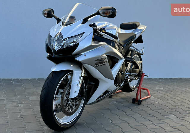 Белый Сузуки GSX-R 600, объемом двигателя 0.6 л и пробегом 25 тыс. км за 7999 $, фото 6 на Automoto.ua