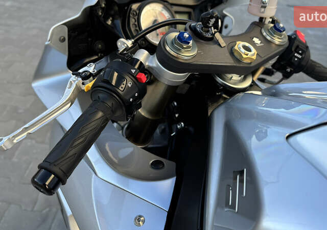 Белый Сузуки GSX-R 600, объемом двигателя 0.6 л и пробегом 25 тыс. км за 7999 $, фото 39 на Automoto.ua