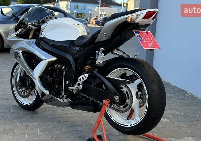 Белый Сузуки GSX-R 600, объемом двигателя 0.6 л и пробегом 25 тыс. км за 7999 $, фото 5 на Automoto.ua