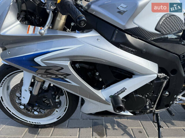 Белый Сузуки GSX-R 600, объемом двигателя 0.6 л и пробегом 35 тыс. км за 8200 $, фото 7 на Automoto.ua